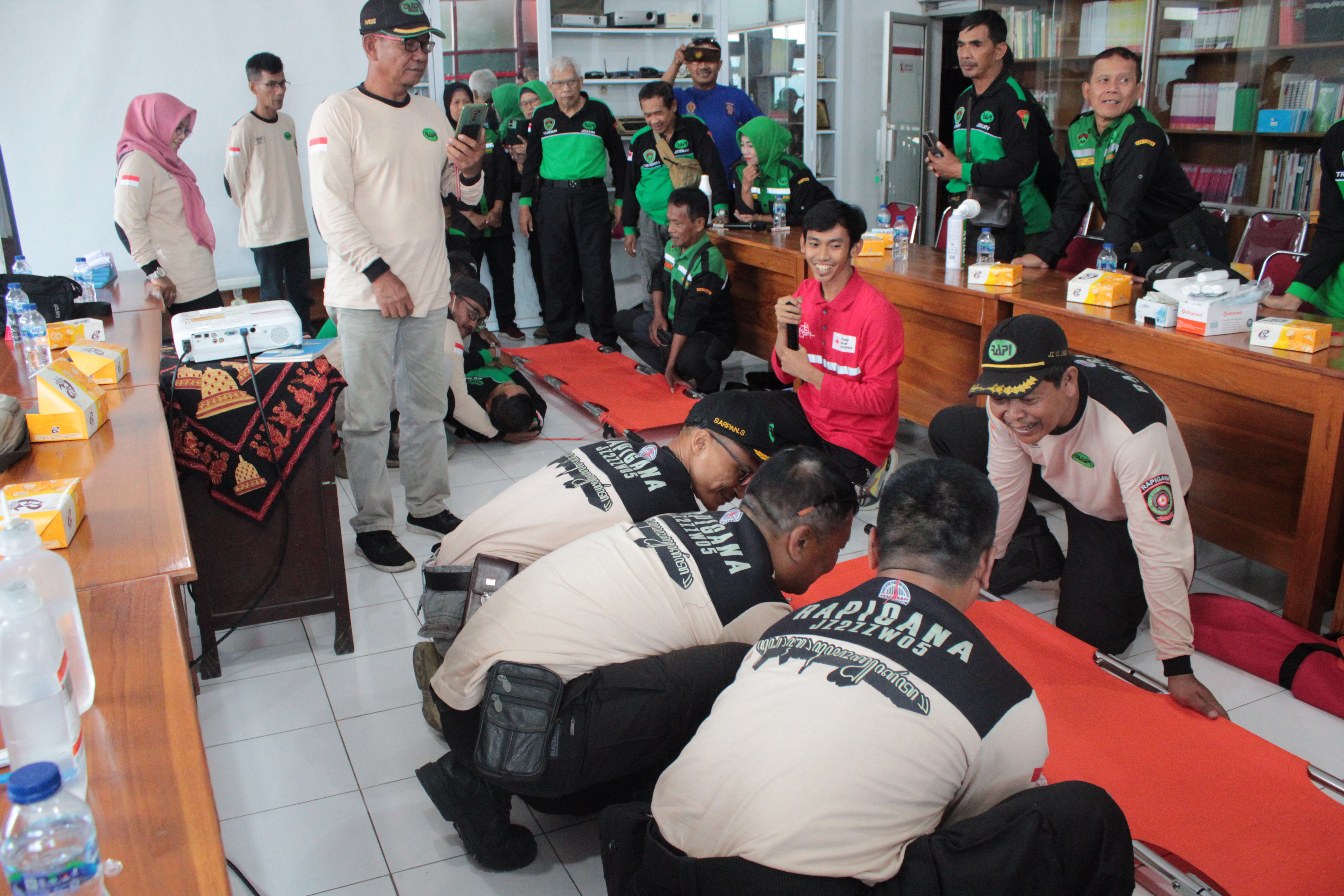 Bentuk Sinergitas, PMI Kota Yogyakarta Gelar Orientasi Pertolongan Pertama untuk Anggota RAPI DIY
